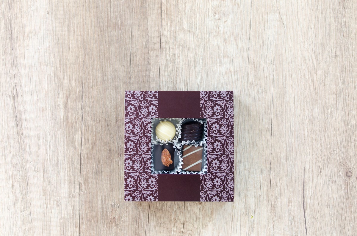 boîte de cadeau minimaliste avec design sobre