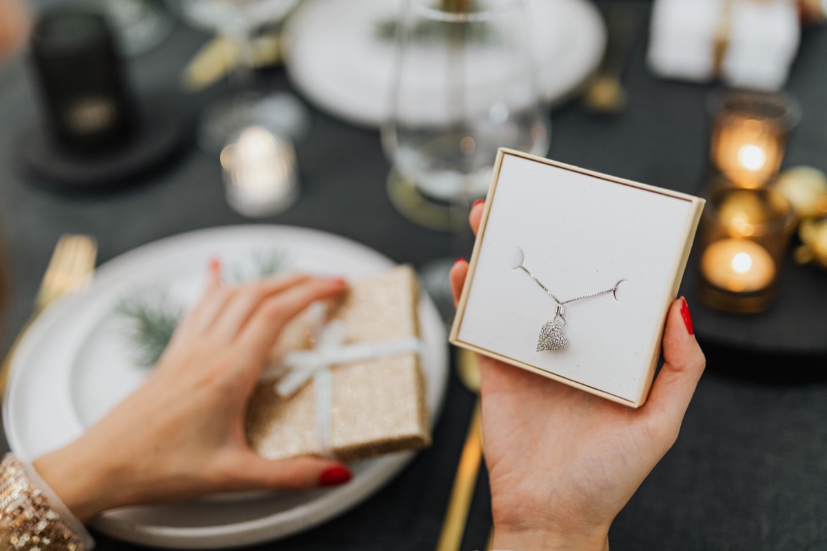 Geschenkverpackung mit Schmuck