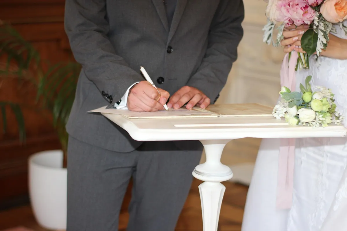 bouquet, hands, love, just married, holiday, wedding, rings, happiness, happy, the groom, bride, rodes, check, marriage, marriage registry